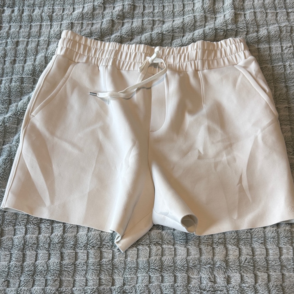 Women’s White Drawstring Elastic Waist Shorts